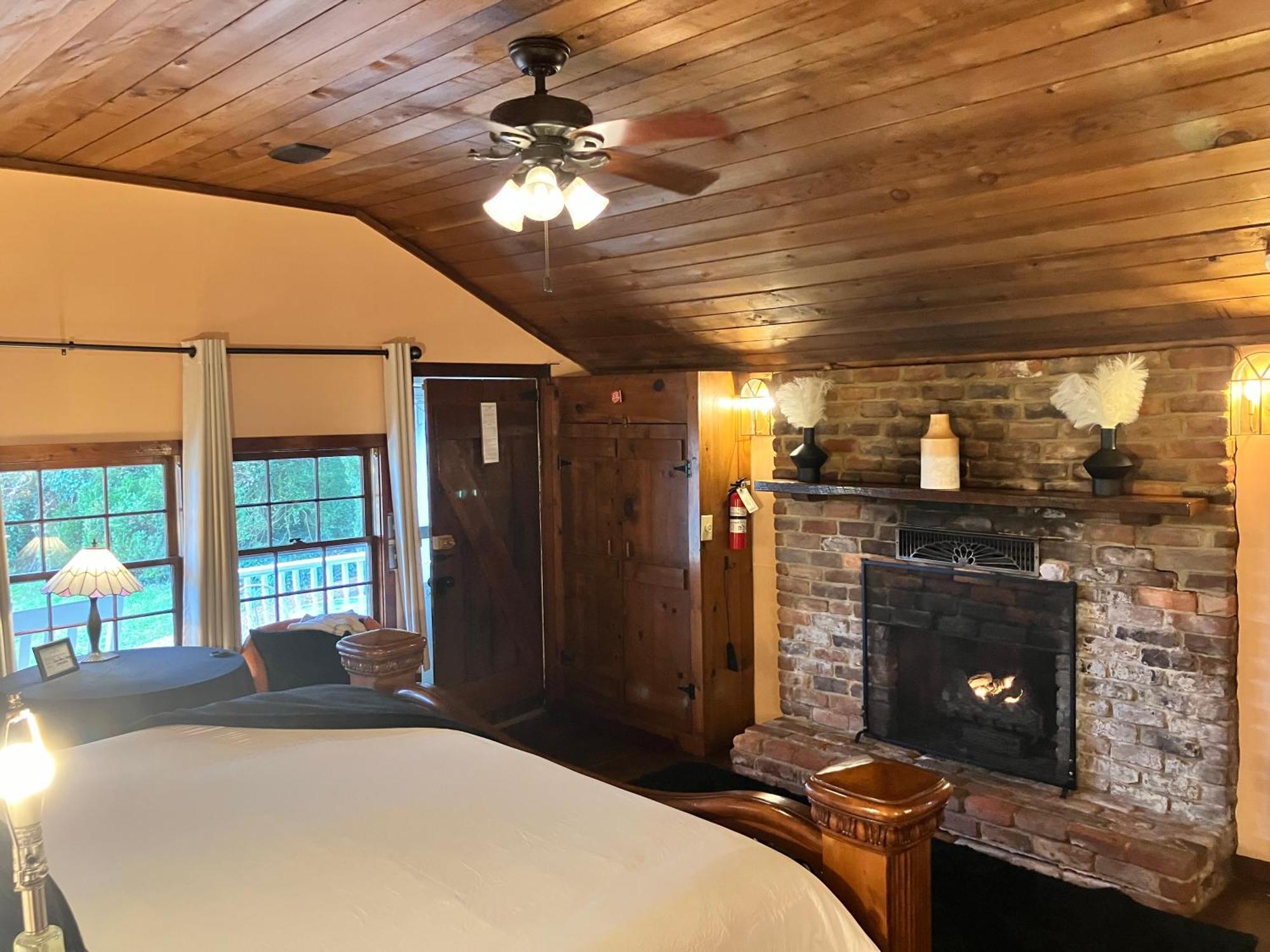 Prospect Hill Inn & Restaurant Zion Crossroads Экстерьер фото